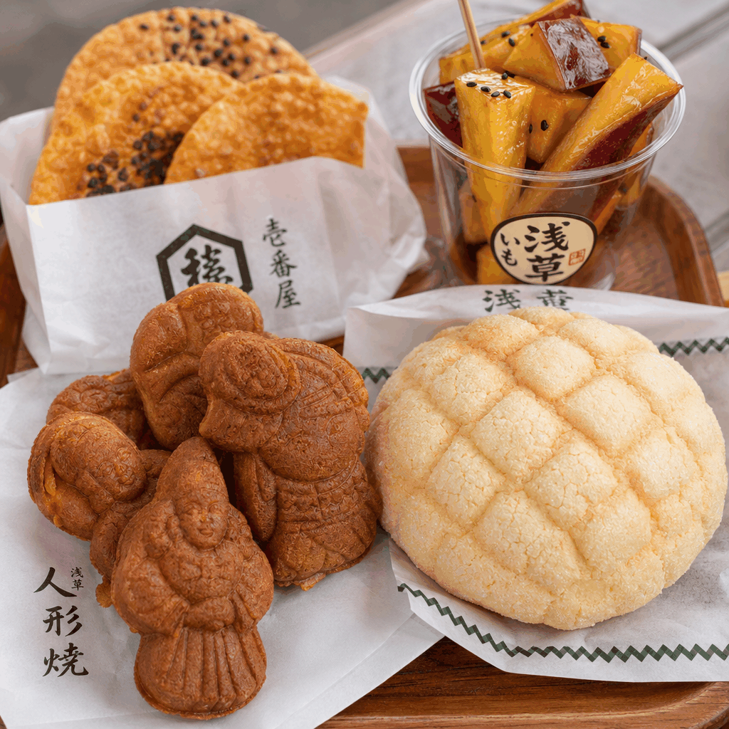 [[photo2]] Fresh ningyo-yaki and agemanju sold near Sensoji Temple in Asakusa